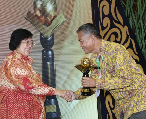 SMK Negeri 2 Lamongan Terima Penghargaan Adiwiyata Mandiri dari Menteri Lingkungan Hidup dan Kehutanan