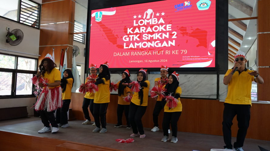 GURU DAN KARYAWAN SMK NEGERI 2 LAMONGAN Semarakkan Lomba 17 Agustus Dengan Antusiasme Tinggi