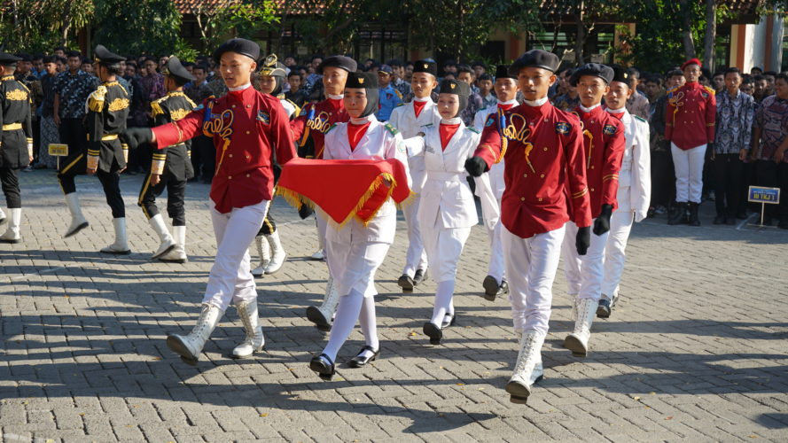 Upacara Bendera Memperingati Hari Kemerdekaan RI Ke-79 Tahun 2024 di SMK Negeri 2 Lamongan