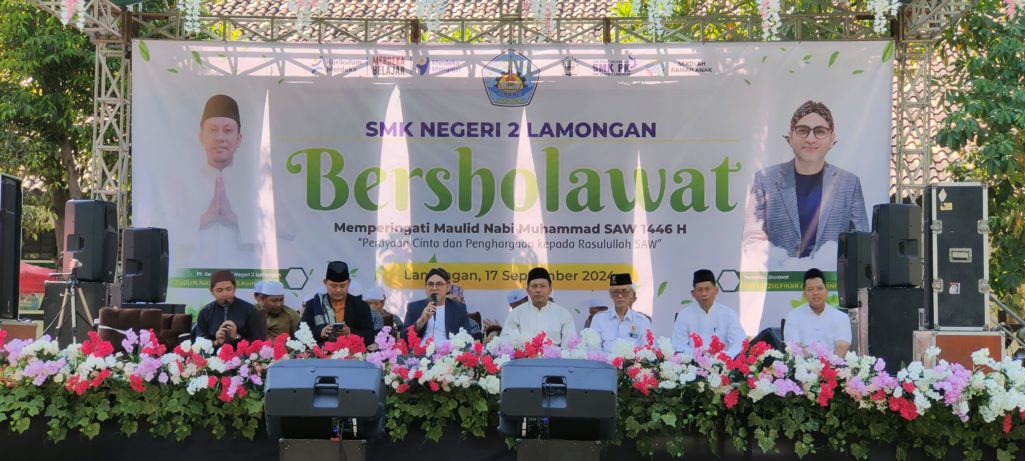 SMK NEGERI 2 LAMONGAN BERSHOLAWAT  DALAM RANGKA PERINGATAN MAULID NABI MUHAMMAD SAW  TAHUN 2024