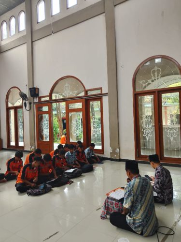 KHOTMIL QUR’AN DALAM RANGKA  HARI AMAL BAKTI KEMENTERIAN AGAMA YANG KE-79 SMK NEGERI 2 LAMONGAN